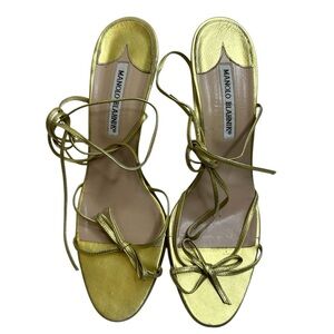 Manolo Blahnik Leather Leva  Sandals Gold Leather Ankle Wrap Heels Sz 39